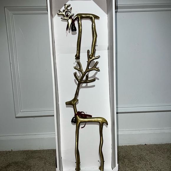 Elegant Gold Reindeer Holiday Decor
